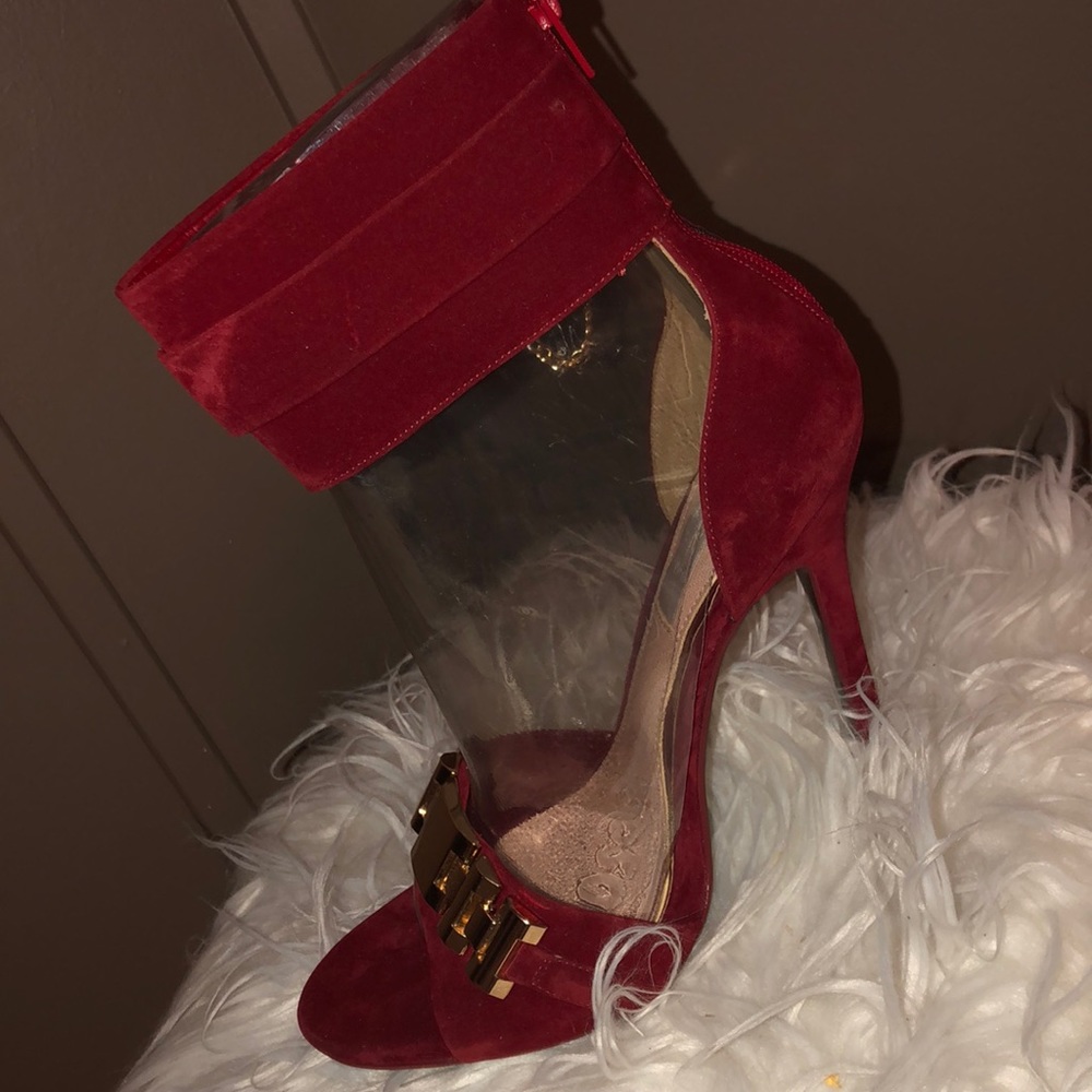 Red heels - Picture 3 of 4